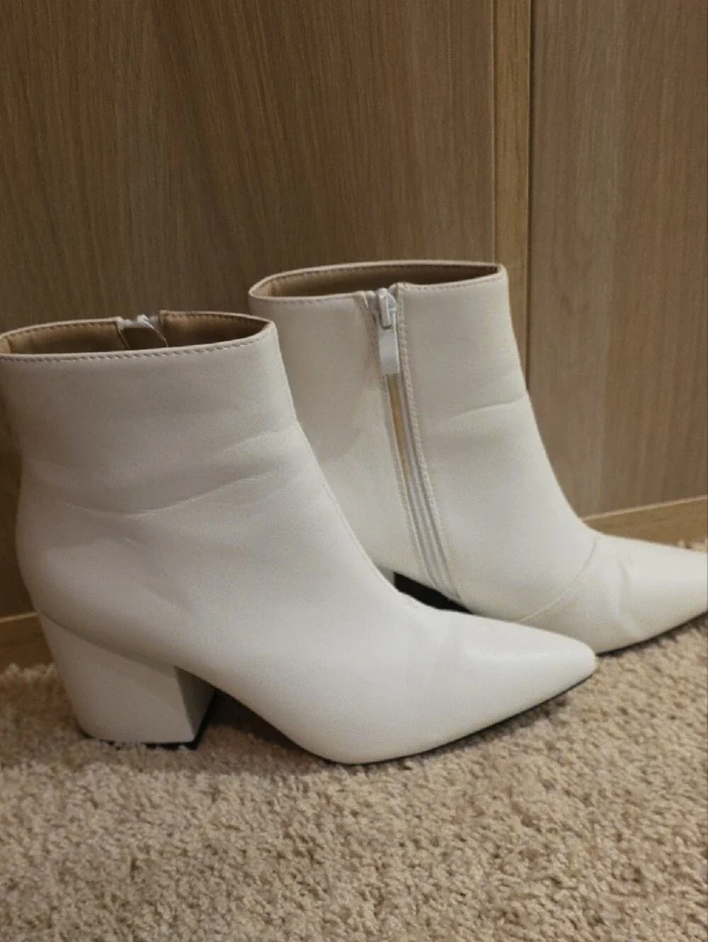Women’s Pointed Toe Block Heel Ankle Boots - White